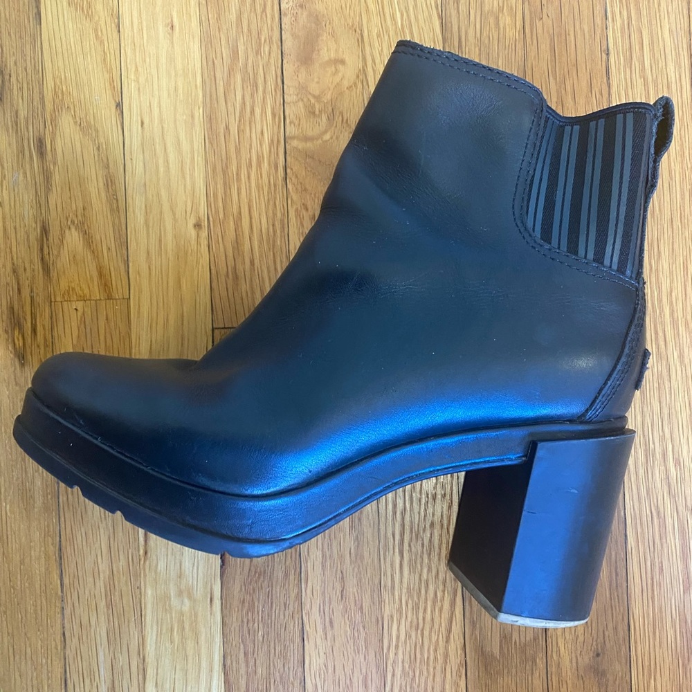 Sorel Margo Chelsea Black Boots Size 8